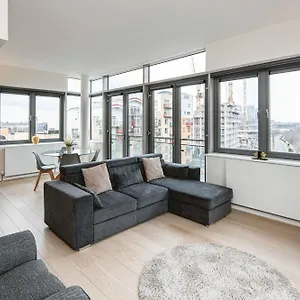 Beautiful Penthouse With Private Terrace In Greenwich Peninsula London